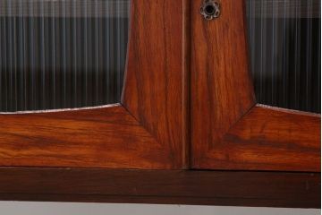 アンティーク家具　アンティーク　天板無垢材モールガラスサイドボード(リビングボード)(収納棚)
