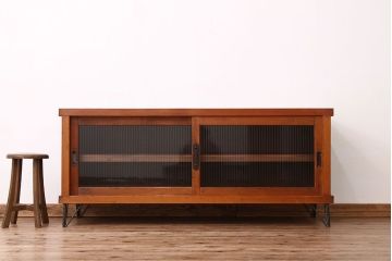 アンティーク家具　アンティーク　古い木のモールガラス入り鉄脚付き収納棚(ローボード)