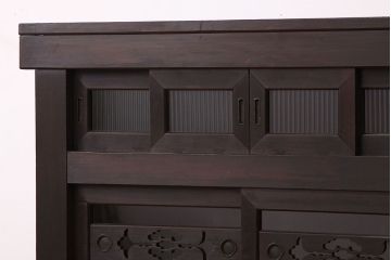 アンティーク家具　古民具・骨董　古い木のモールガラス入り四尺水屋箪笥(たんす)