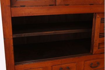アンティーク家具　古民具・骨董　素敵な結霜ガラスのモダンな五尺水屋箪笥(食器棚)