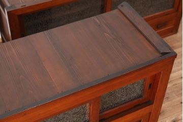アンティーク家具　古民具・骨董　素敵な結霜ガラスのモダンな五尺水屋箪笥(食器棚)