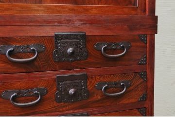 アンティーク家具　極上!古い欅材の重厚な二段重ね収納箪笥