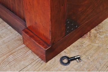 アンティーク家具　極上!古い欅材の重厚な二段重ね収納箪笥