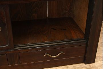 アンティーク家具　古民具・骨董　小ぶりな縞黒檀前板のシックな置床(収納棚・ローボード)