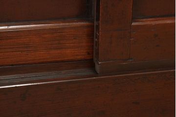 アンティーク家具　古民具・骨董　古い木の重厚な上下一間水屋箪笥(食器棚)