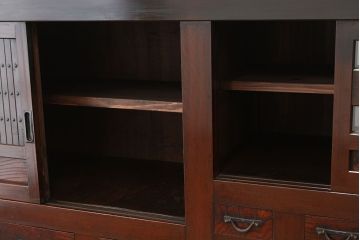 アンティーク家具　古民具・骨董　古い木の重厚な上下一間水屋箪笥(食器棚)