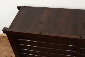 アンティーク家具　古民具・骨董　古い木の重厚な上下一間水屋箪笥(食器棚)