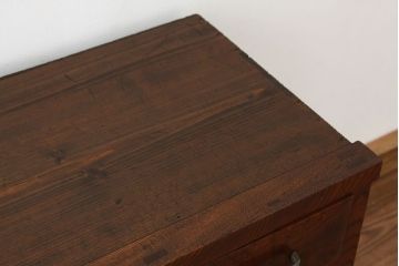 アンティーク家具　アンティーク 古い欅材の木目の素晴らしい脚付き9杯引き出し(チェスト、薬箪笥)