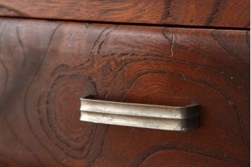 アンティーク家具　アンティーク 古い欅材の木目の素晴らしい脚付き9杯引き出し(チェスト、薬箪笥)