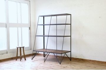 アンティーク家具　★重厚なアイアン飾り棚