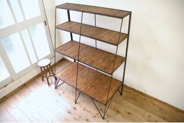 アンティーク家具　★重厚なアイアン飾り棚