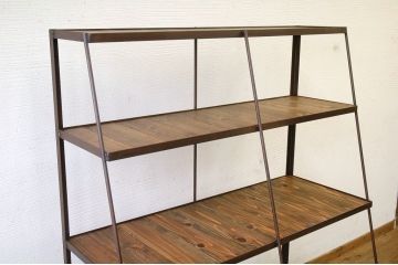 アンティーク家具　★重厚なアイアン飾り棚