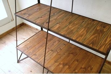 アンティーク家具　★重厚なアイアン飾り棚