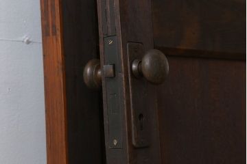 素敵な雰囲気!古い洋館の鏡板・欅一枚板 ドア一対(扉)
