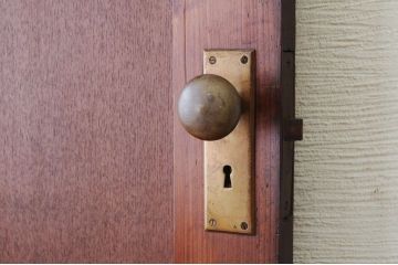 アンティーク　当時物色ガラス入り!菱形窓のモダンなドア
