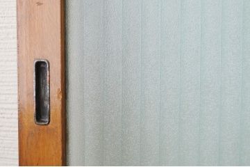 アンティーク　シャビーなペイントのレトロな銀モールガラス引き戸2枚セット