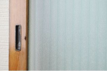 アンティーク　シャビーなペイントのレトロな銀モールガラス引き戸2枚セット(2)