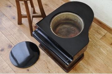 アンティーク雑貨　アンティーク! 貴重な日本楽器(山葉・ヤマハ)製ピアノ型の加湿器