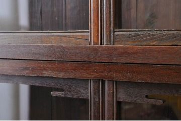 アンティーク家具　◇全面栗材の美しい薄型二段重ね収納棚(ガラスケース)