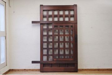 分厚い欅材の上質な漆塗りくぐり戸(蔵戸、玄関戸)