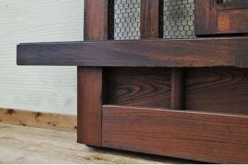 分厚い欅材の上質な漆塗りくぐり戸(蔵戸、玄関戸)