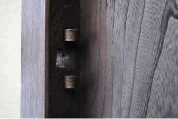 総欅!味のあるシンプルな格子蔵戸