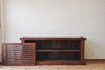 アンティーク家具　重厚でシンプルな横桟収納箪笥サイドボード(水屋箪笥、食器棚、収納棚)