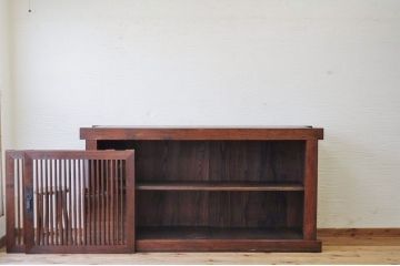 アンティーク家具　重厚な縦桟ガラス引き戸収納箪笥サイドボード(水屋箪笥)