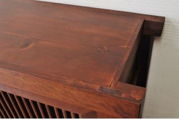 アンティーク家具　重厚な縦桟ガラス引き戸収納箪笥サイドボード(水屋箪笥)
