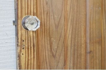 古い木の使い込まれたガラスドアノブ銀モールガラス扉5