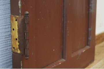 ペンキの剥げたガラスドアノブモールガラス扉8