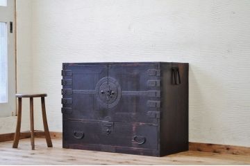 アンティーク家具　江戸期　味わい深い観音開き時代箪笥