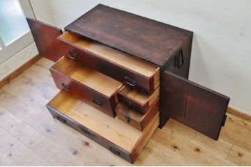 アンティーク家具　江戸期　味わい深い観音開き時代箪笥