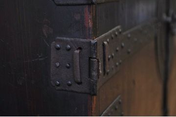 アンティーク家具　江戸期　味わい深い観音開き時代箪笥