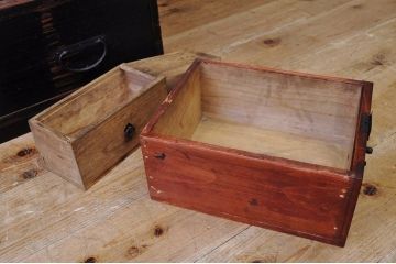 アンティーク家具　江戸期　味わい深い観音開き時代箪笥