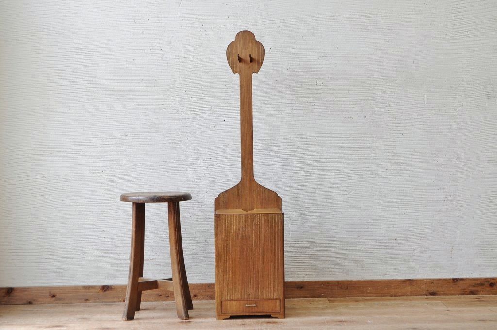 アンティーク雑貨　アンティーク 古い木の引き出し付き三味線立て