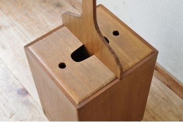 アンティーク雑貨　アンティーク 古い木の引き出し付き三味線立て