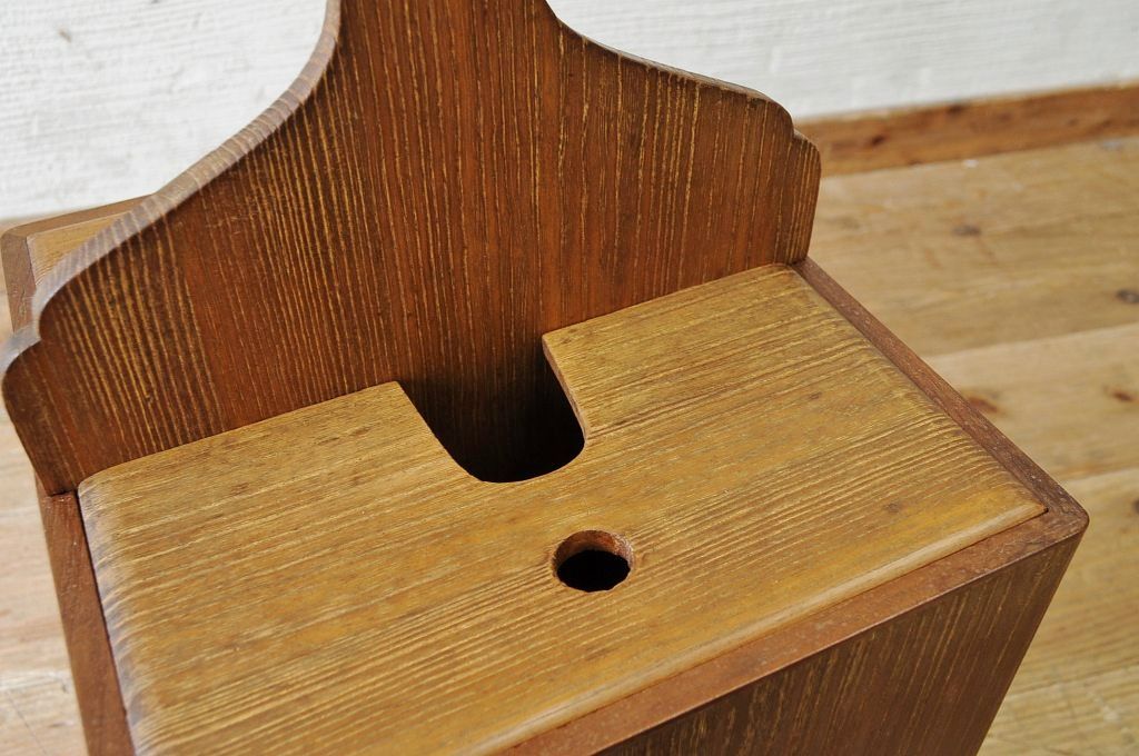 アンティーク雑貨　アンティーク 古い木の引き出し付き三味線立て