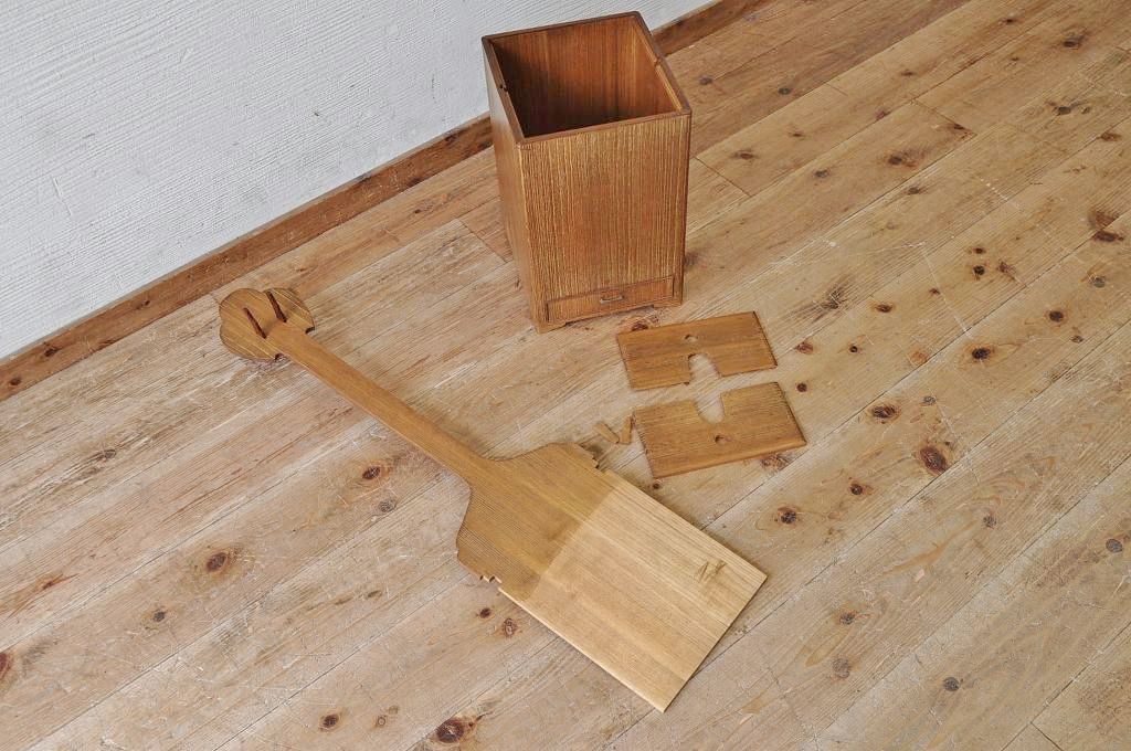 アンティーク雑貨　アンティーク 古い木の引き出し付き三味線立て