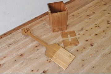 アンティーク雑貨　アンティーク 古い木の引き出し付き三味線立て