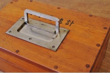 アンティーク雑貨　古い木のしっかりとした収納箱