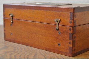 アンティーク雑貨　古い木のしっかりとした収納箱