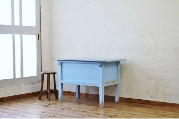 アンティーク家具　★古い酒屋のペンキの剥げた収納付き作業台