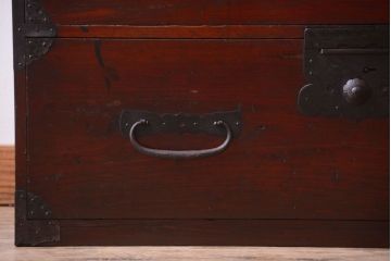 アンティーク家具　古民具・骨董　金具の立派な観音扉の古い衣装箪笥(2)