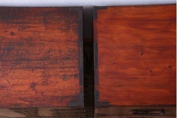 アンティーク家具　古民具・骨董　金具の立派な観音扉の古い衣装箪笥(2)