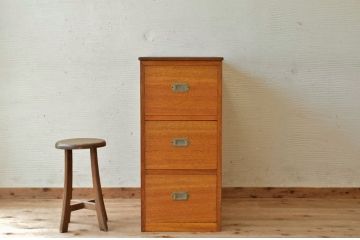 アンティーク家具　収納力抜群!アンティーク3杯引き出し(サイドテーブル)
