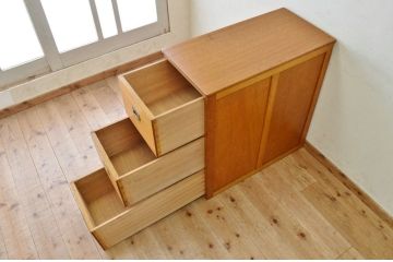 アンティーク家具　収納力抜群!アンティーク3杯引き出し(サイドテーブル)