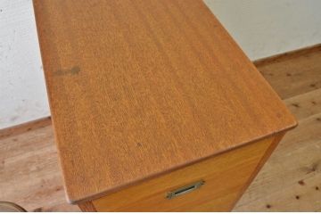 アンティーク家具　収納力抜群!アンティーク3杯引き出し(サイドテーブル)