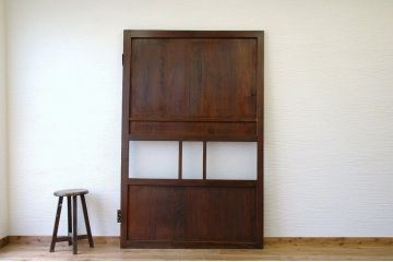 特大!古い居酒屋の大きな扉