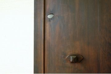 特大!古い居酒屋の大きな扉